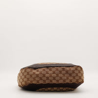 Détail fond toile monogrammée Gucci Hobo GG occasion authentique — AMANA Vintage