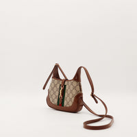 Gucci Jackie 1961 Mini vue de trois quarts droite avec bandoulière réglable — AMANA Vintage