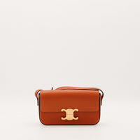 Sac Celine Triomphe cuir lisse cognac vue de face fermoir doré occasion authentique — AMANA Vintage