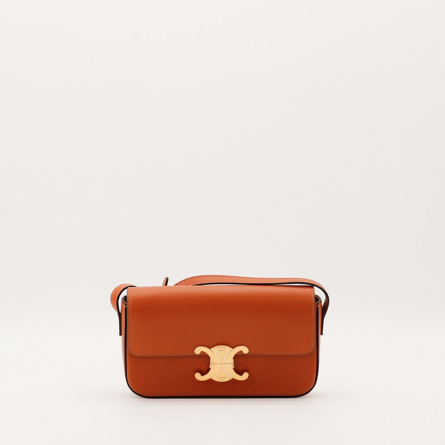 Sac Celine Triomphe cuir lisse cognac vue de face fermoir doré occasion authentique — AMANA Vintage