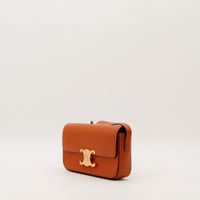 Sac Celine Triomphe cognac vue de trois quarts cuir lisse bandoulière — AMANA Vintage