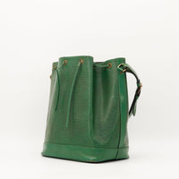 Sac Louis Vuitton Noé cuir Épi vert Borneo vue de trois quarts occasion authentique — AMANA Vintage