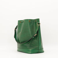 Sac Louis Vuitton Noé cuir Épi vert Borneo vue de côté occasion authentique — AMANA Vintage