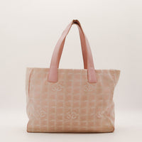 Tote Bag Chanel New Travel Line toile jacquard taupe vue de face occasion authentique — AMANA Vintage