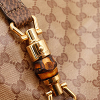 Détail fermoir bambou doré signé Gucci New Jackie occasion authentique — AMANA Vintage