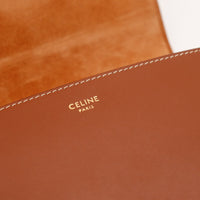 Detail estampille Celine Paris dorée intérieur cuir — AMANA Vintage