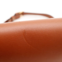 Detail cuir camel marque légère Celine Triomphe — AMANA Vintage