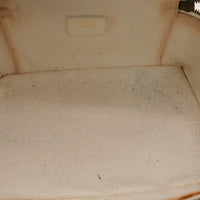 Intérieur Vanity Gucci revêtement ivoire avec taches bleues et traces d'usure — AMANA Vintage