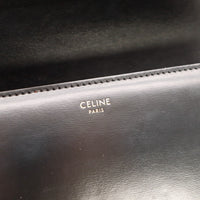 Détail estampille Celine Paris intérieur cuir box noir — AMANA Vintage