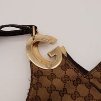 Détail embout doré G Gucci Hobo GG occasion authentique — AMANA Vintage