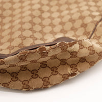 Détail toile frottée encolure Gucci Hobo GG occasion authentique — AMANA Vintage