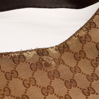 Détail toile monogrammée près de l'anse Gucci Hobo GG — AMANA Vintage