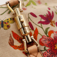 Detail fermoir piston dore signe Gucci Jackie Flora occasion authentique — AMANA Vintage