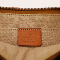 Détail estampille Gucci made in Italy intérieur pochette denim — AMANA Vintage