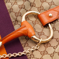 Détail mors et chaîne Gucci Hobo Horsebit cuir orange occasion authentique — AMANA Vintage