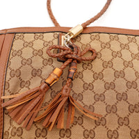 Détail breloque cuir tressé et bambou Gucci occasion authentique — AMANA Vintage