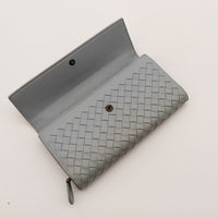 Portefeuille Bottega Veneta Intrecciato gris ouvert intérieur cuir occasion authentique — AMANA Vintage