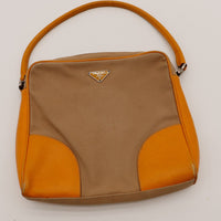 Sac Prada plaque triangulaire vue de dessus occasion authentique — AMANA Vintage