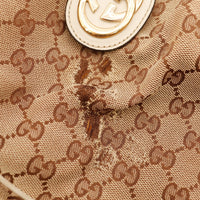 Détail toile percée sur le corps du sac Gucci Sukey — AMANA Vintage