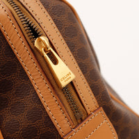 Détail tirette dorée Céline Paris sur sac Boston Macadam — AMANA Vintage