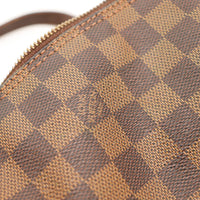 Détail toile Damier Ébène estampille Louis Vuitton Papillon 30 — AMANA Vintage