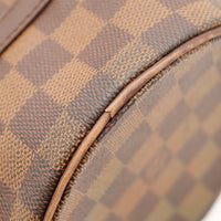 Détail lisère cuir Louis Vuitton Papillon 30 Damier Ébène — AMANA Vintage