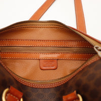 Intérieur en cuir du sac Céline Papillon Macadam avec poche zippée — AMANA Vintage