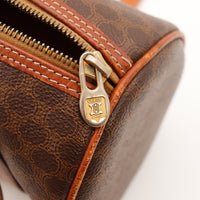 Détail tirette dorée Céline Paris sac Papillon Macadam — AMANA Vintage