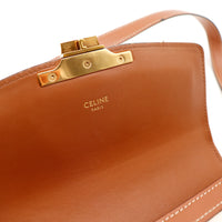 Détail boucle Céline gravée Triomphe Teen bandoulière cuir — AMANA Vintage