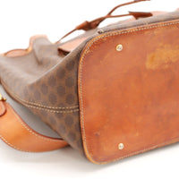 Détail coins et fond usés sac seau Celine Macadam vue de bas — AMANA Vintage