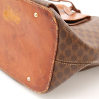 Détail coin inférieur sac seau Celine Macadam frottements cuir — AMANA Vintage