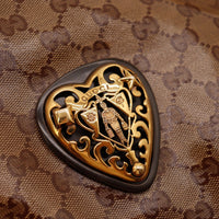 Détail fermoir cœur sculpté doré et noir Hobo Gucci Babouska — AMANA Vintage