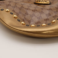 Détail coin inférieur cuir doré et clous Hobo Gucci Babouska — AMANA Vintage