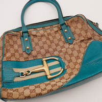 Détail fermoir Horsebit doré Gucci mors de cheval sur toile monogrammée — AMANA Vintage