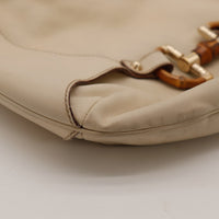 Détail coin inférieur gauche usure cuir Hobo Bambou Gucci — AMANA Vintage