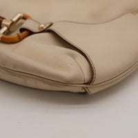 Détail coin inférieur droit frottements cuir Hobo Bambou Gucci — AMANA Vintage
