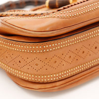Détail coins rivets tressage cuir Gucci Tote Bag Bella Bambou — AMANA Vintage
