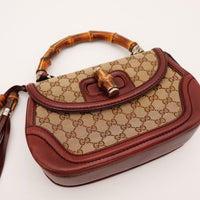 Détail fermoir piston bambou Gucci Tote Bella Bambou — AMANA Vintage