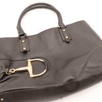 Détail anses et fixations Tote Gucci Horsebit cuir noir — AMANA Vintage