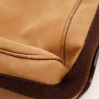 Détail usure cuir coin sac Gucci Hobo Horsebit camel — AMANA Vintage