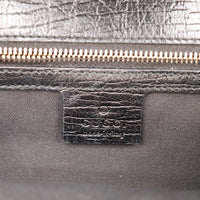 Détail étiquette cuir intérieure Gucci craquelures doublure grise — AMANA Vintage