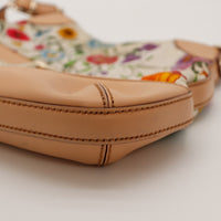 Detail coin inferieur Gucci Jackie Flora taches sur le cuir naturel — AMANA Vintage