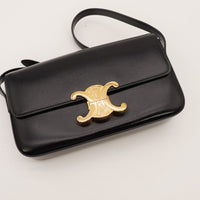 Détail fermoir Triomphe doré Céline cuir noir occasion authentique — AMANA Vintage