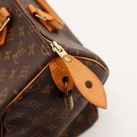 Détail tirette cuir vachette et cadenas Louis Vuitton Speedy 35 — AMANA Vintage