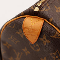 Détail attache anse vachette Louis Vuitton Speedy 35 tab made in France — AMANA Vintage