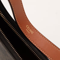 Détail estampille Celine Paris sur bandoulière cuir — AMANA Vintage