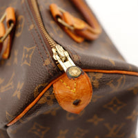Détail tirette en cuir usée Louis Vuitton Speedy 30 — AMANA Vintage