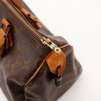 Détail zip et anneau tirette Louis Vuitton Speedy 30 vert-de-gris — AMANA Vintage
