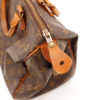 Détail languette cadenas et zip Louis Vuitton Speedy 30 cuir vachette usé — AMANA Vintage