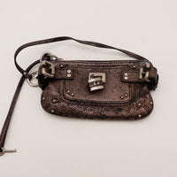 Pochette Chloé Paddington posée à plat avec lanière — AMANA Vintage